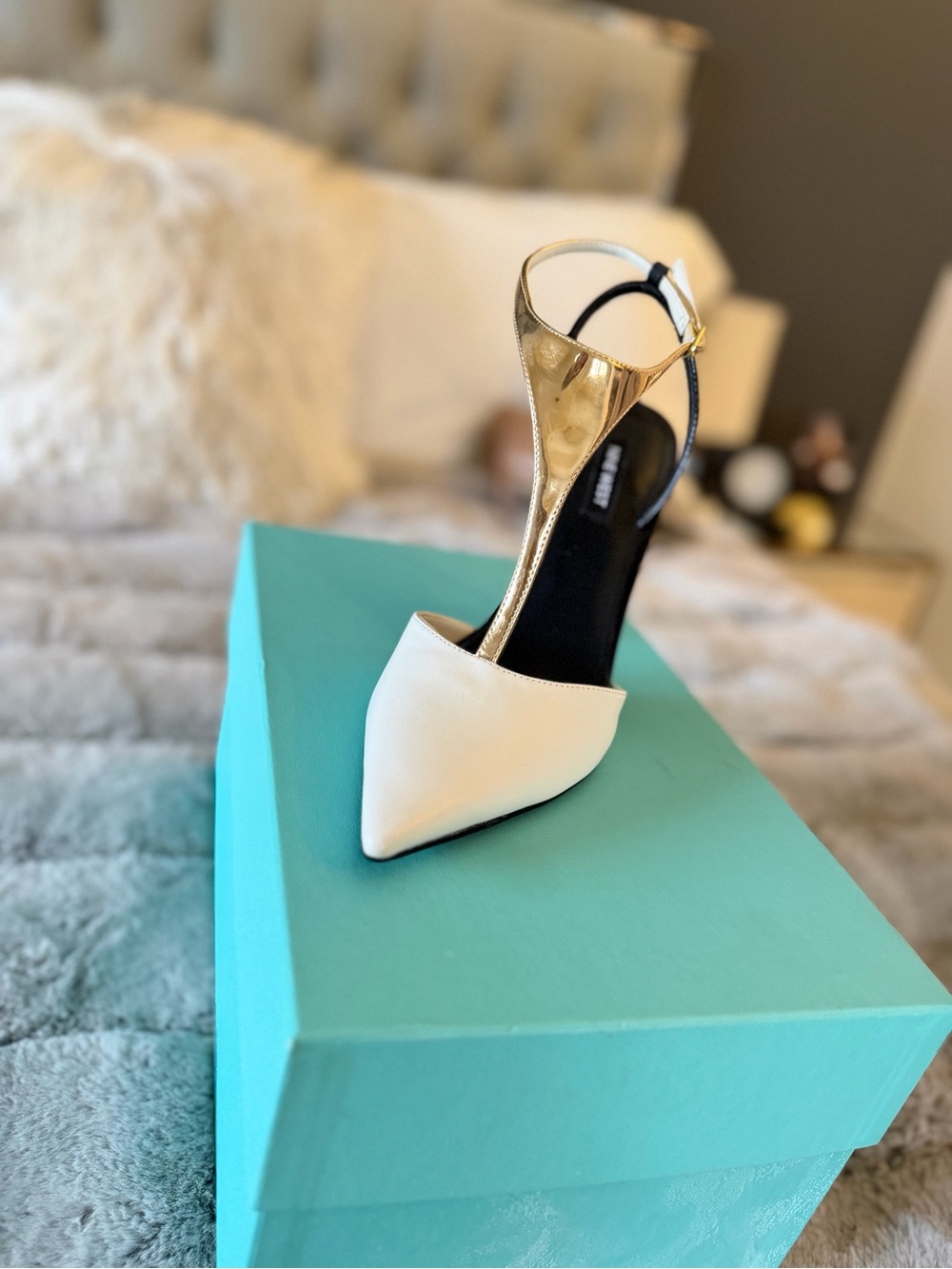 Nine West White and Gold Pointed Slingback Pump